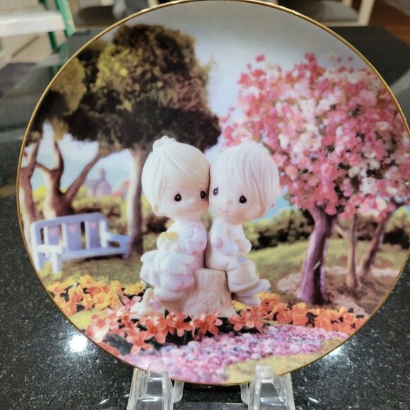 The Hamilton Collection 1993 Precious Moments Love One Another Collector Plate - Picture 1 of 3